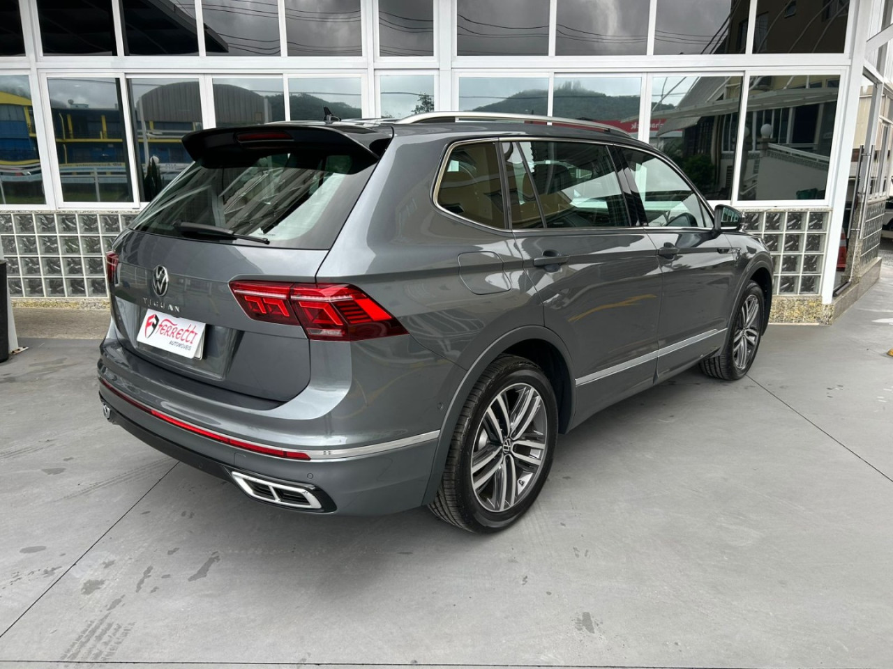 VOLKSWAGEN Tiguan 2.0 300 TSI ALLSPACE R-LINE TURBO AUTOMÁTICO