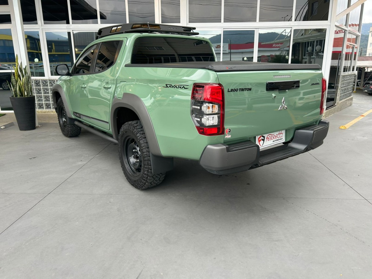 L 200 Triton 2.4 16V SPORT SAVANA 4X4 CABINE DUPLA TURBO DIESEL AUTOMÁTICO