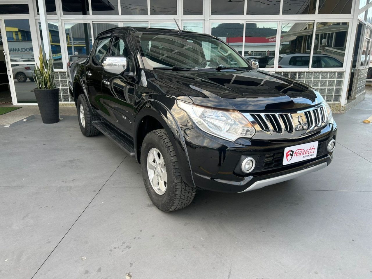 L 200 Triton 2.4 16V SPORT HPE-S 4X4 CABINE DUPLA TURBO DIESEL AUTOMÁTICO