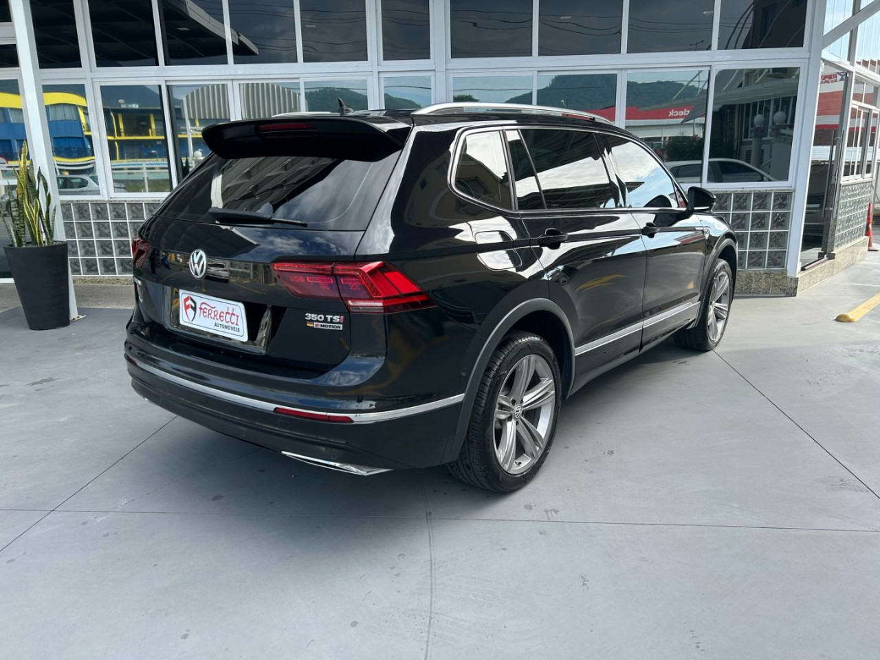 Tiguan 2.0 350 TSI TOTAL FLEX ALLSPACE R-LINE 4-MOTION TURBO AUTOMÁTICO DSG