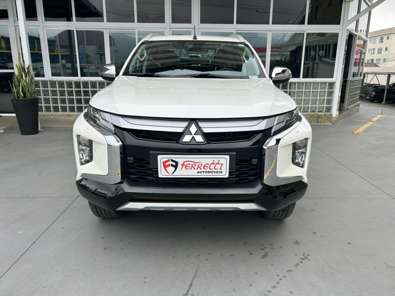 L 200 Triton 2.4 16V SPORT HPE-S 4X4 CABINE DUPLA TURBO DIESEL AUTOMÁTICO