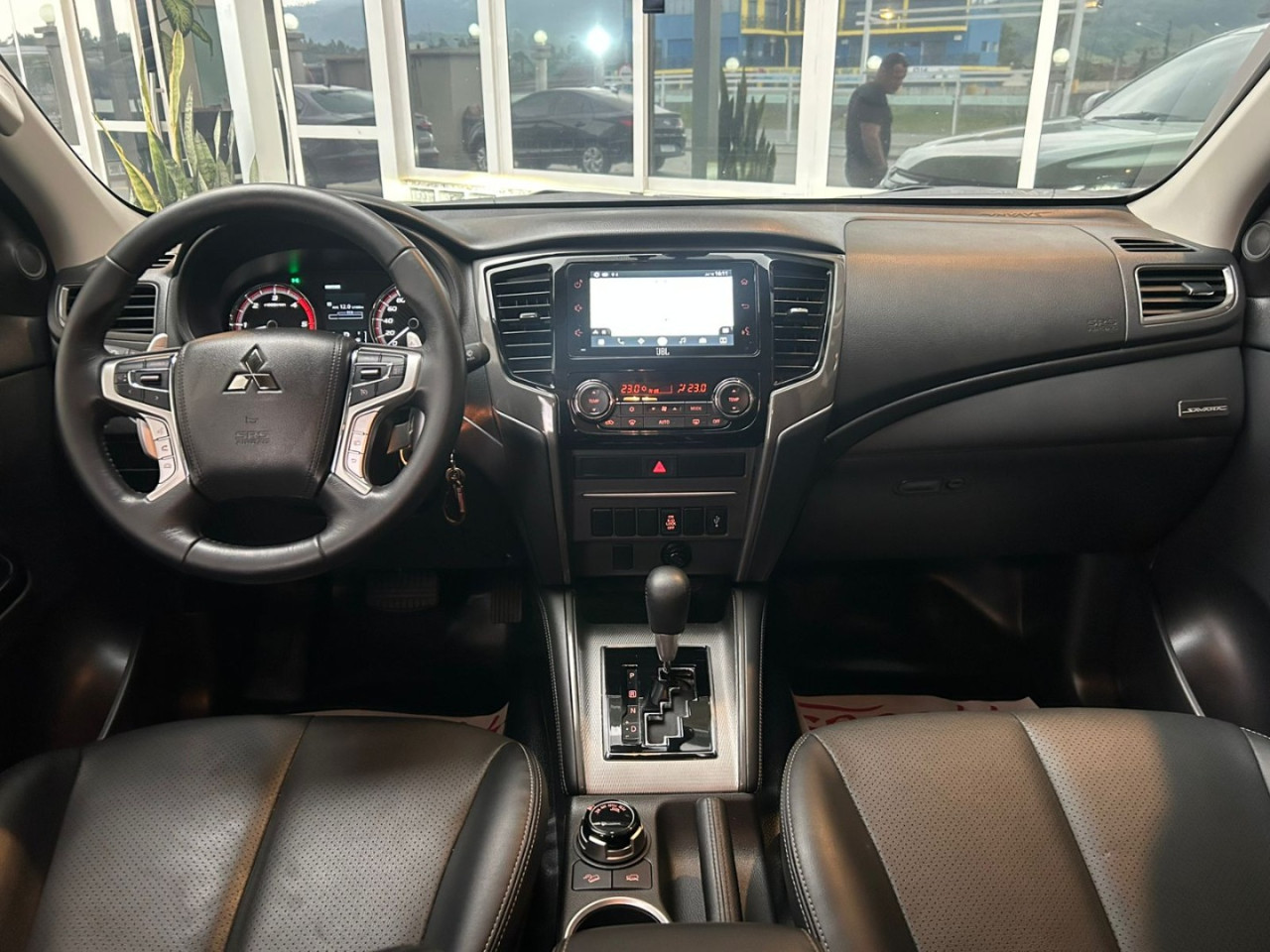 L 200 Triton 2.4 16V SPORT SAVANA 4X4 CABINE DUPLA TURBO DIESEL AUTOMÁTICO