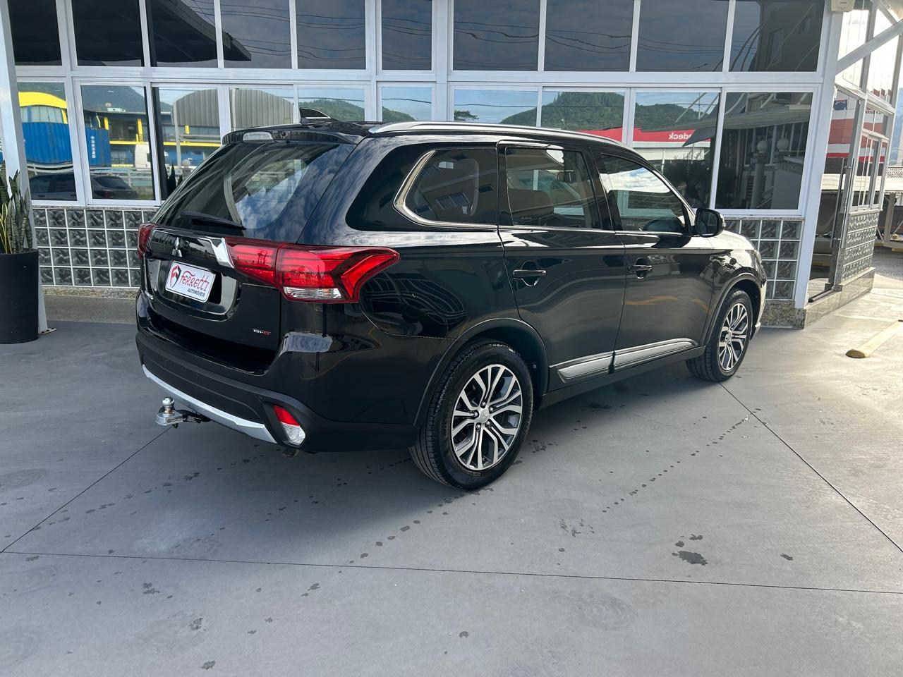 Outlander 2.2 16V 4P 4X4 DIESEL AUTOMÁTICO