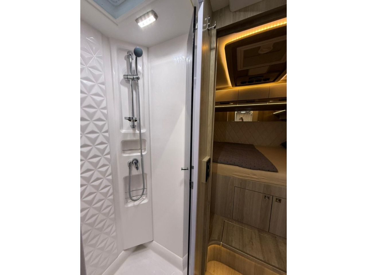 MERCEDES-BENZ Sprinter 2.0 CDI TURBO DIESEL FURGÃO 517 CHASSI LONGO