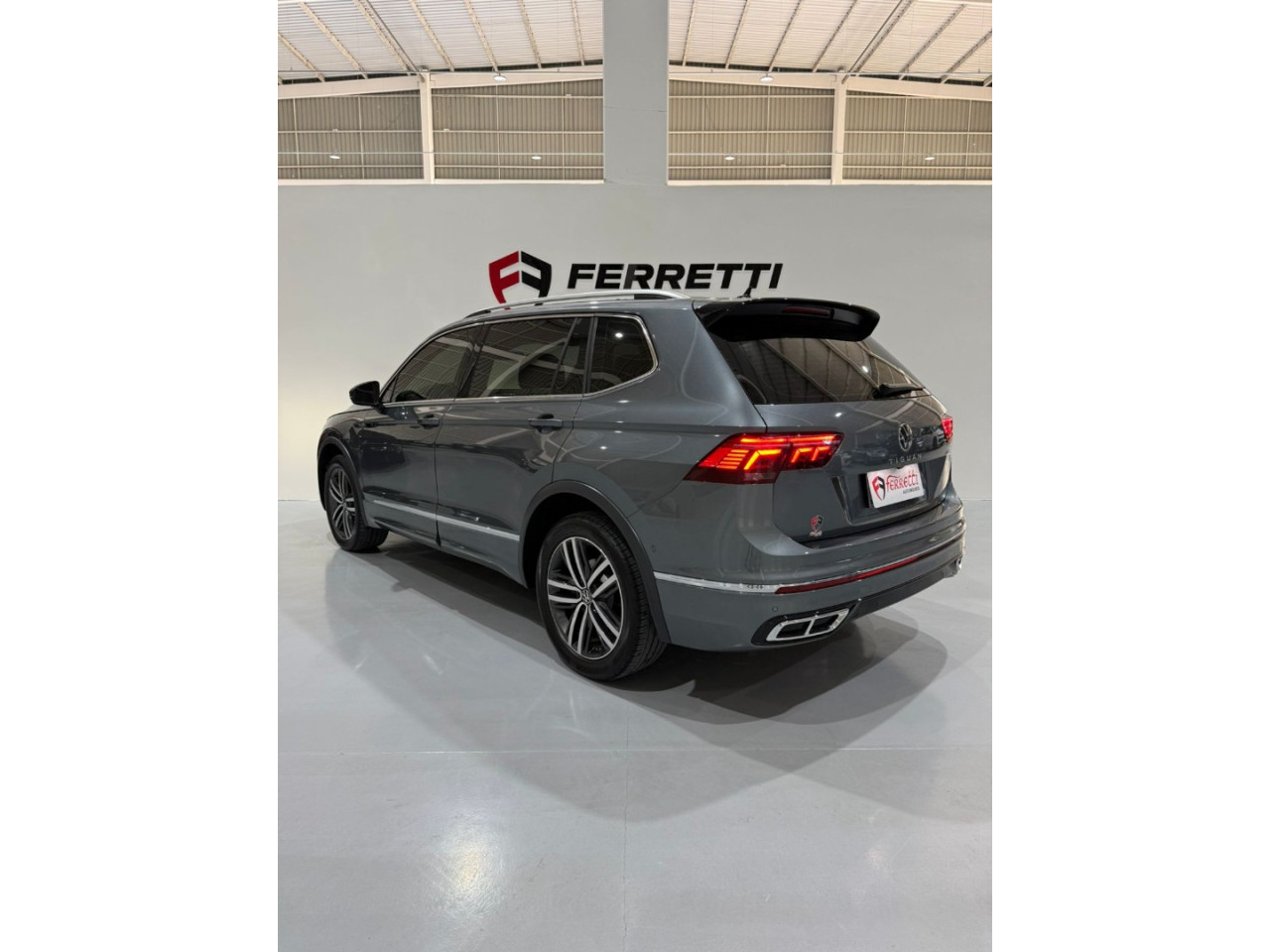 VOLKSWAGEN Tiguan 2.0 300 TSI ALLSPACE R-LINE TURBO AUTOMÁTICO