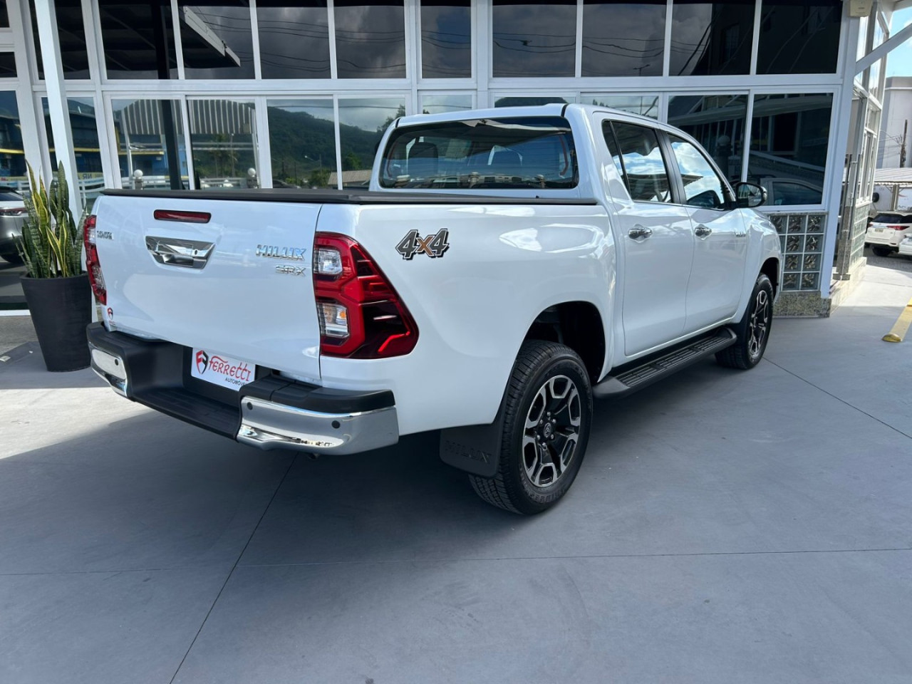 TOYOTA Hilux Caminhonete 2.8 16V SRX 4X4 TURBO DIESEL CABINE DUPLA AUTOMÁTICO