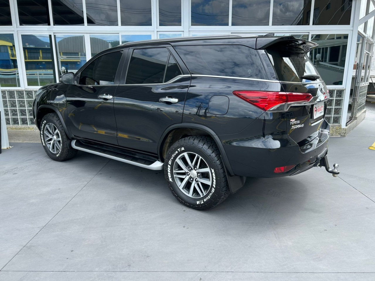 TOYOTA Hilux SW4 2.8 16V 4P SRX 4X4 7 LUGARES TURBO DIESEL AUTOMÁTICO