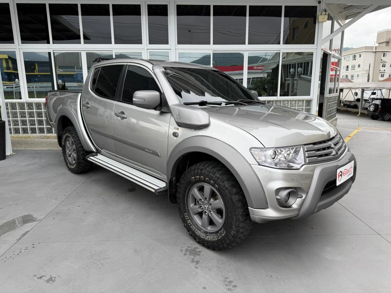 L 200 Outdoor 3.2 16V 4X4 CABINE DUPLA TURBO DIESEL INTERCOOLER AUTOMÁTICO