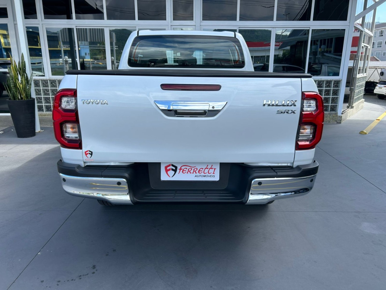 TOYOTA Hilux Caminhonete 2.8 16V SRX 4X4 TURBO DIESEL CABINE DUPLA AUTOMÁTICO