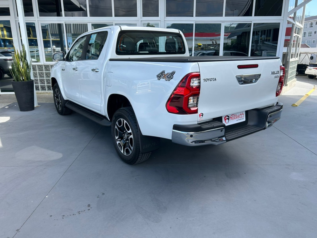 TOYOTA Hilux Caminhonete 2.8 16V SRX 4X4 TURBO DIESEL CABINE DUPLA AUTOMÁTICO