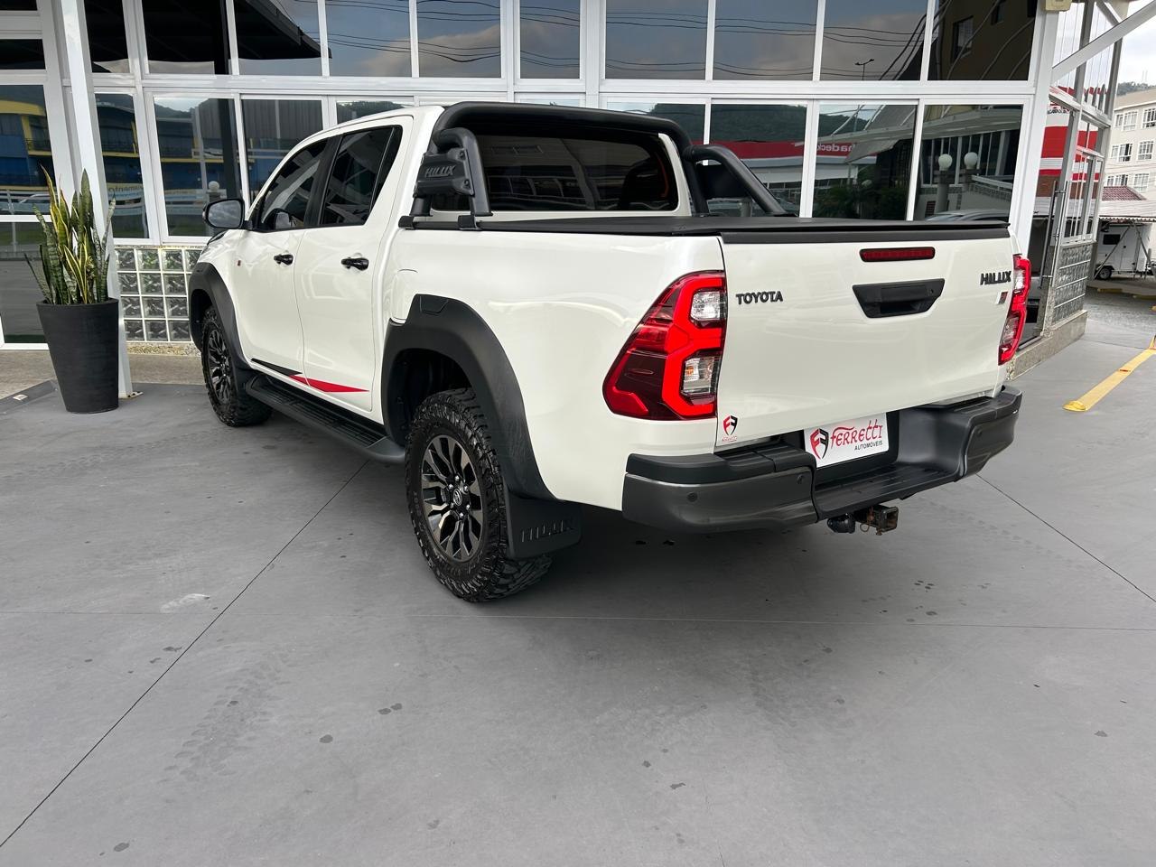 TOYOTA Hilux Caminhonete 2.8 16V GR SPORT 4X4 TURBO DIESEL CABINE DUPLA AUTOMÁTICO