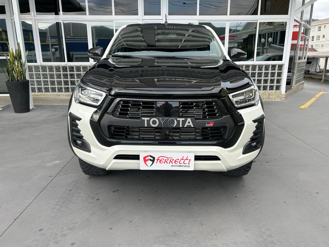 TOYOTA Hilux Caminhonete 2.8 16V GR SPORT 4X4 TURBO DIESEL CABINE DUPLA AUTOMÁTICO