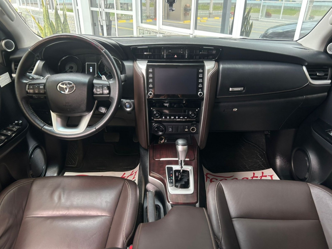 TOYOTA Hilux SW4 2.8 16V 4P SRX 4X4 7 LUGARES TURBO DIESEL AUTOMÁTICO