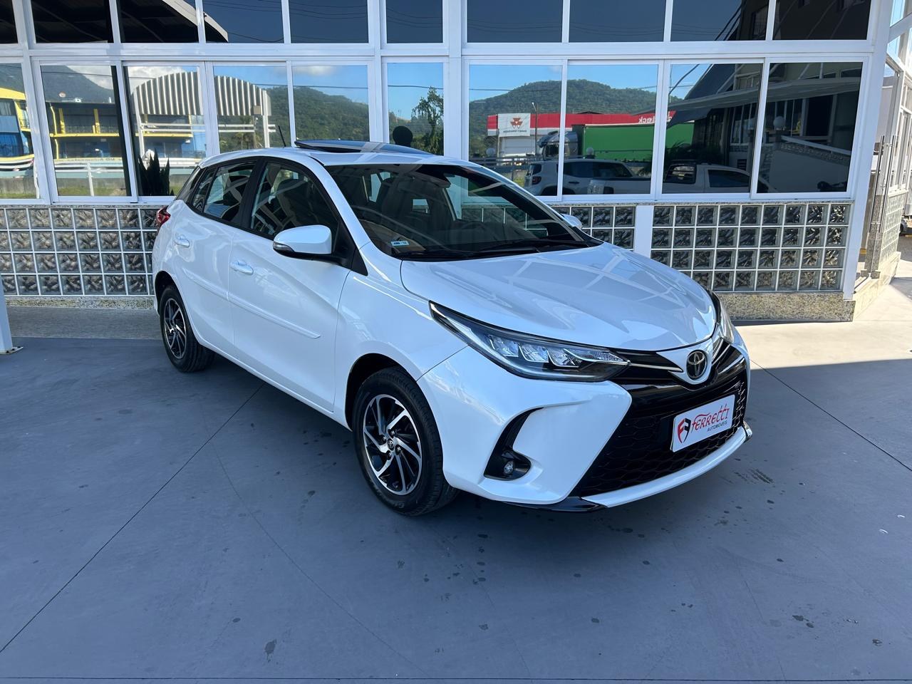 Yaris Hatch 1.5 16V 4P FLEX XLS CONNECT MULTIDRIVE AUTOMÁTICO CVT