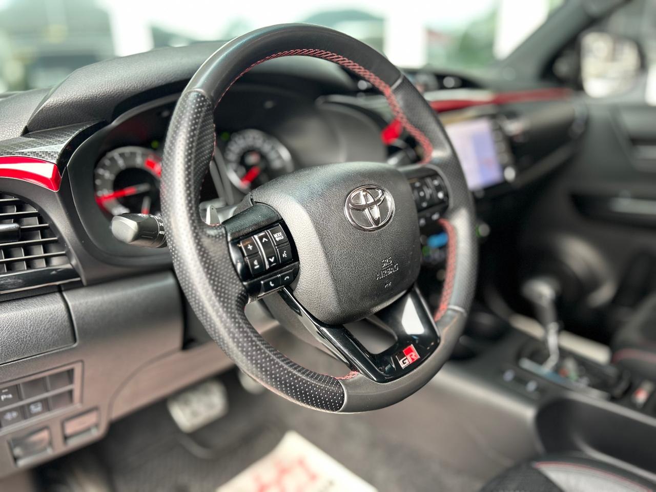 TOYOTA Hilux Caminhonete 2.8 16V GR SPORT 4X4 TURBO DIESEL CABINE DUPLA AUTOMÁTICO