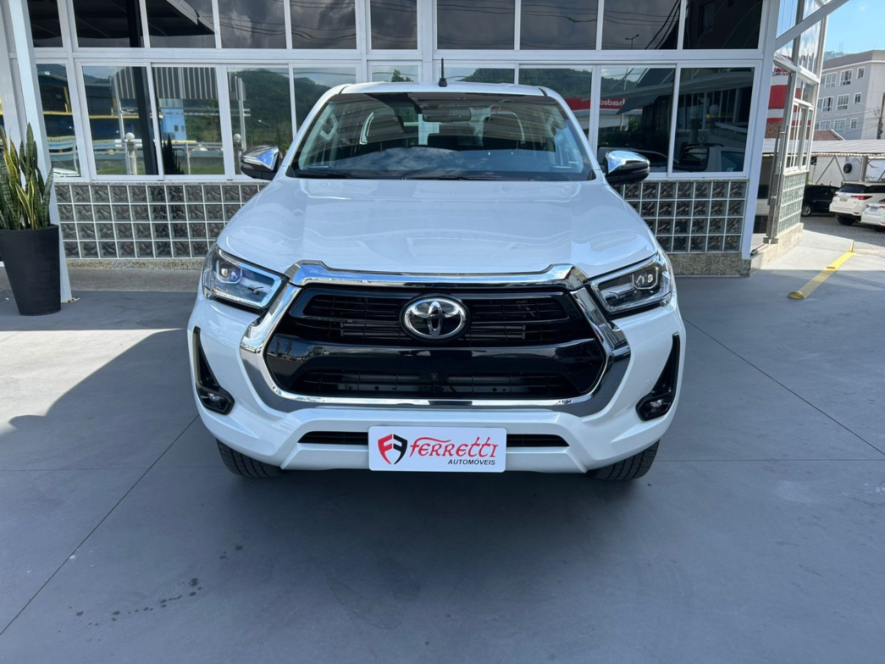 TOYOTA Hilux Caminhonete 2.8 16V SRX 4X4 TURBO DIESEL CABINE DUPLA AUTOMÁTICO