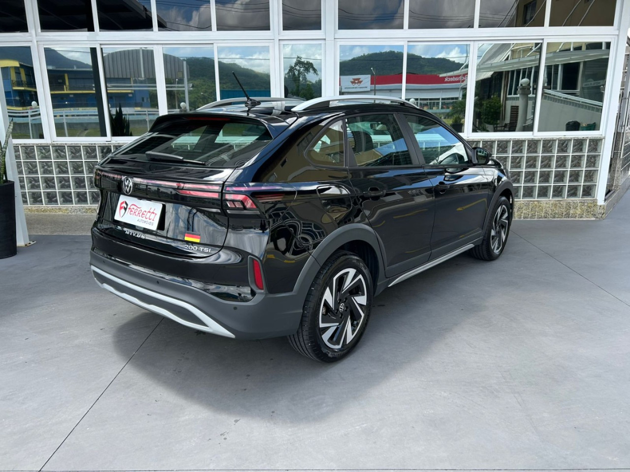 VOLKSWAGEN Nivus 1.0 4P FLEX 200 TSI HIGHLINE TURBO AUTOMÁTICO