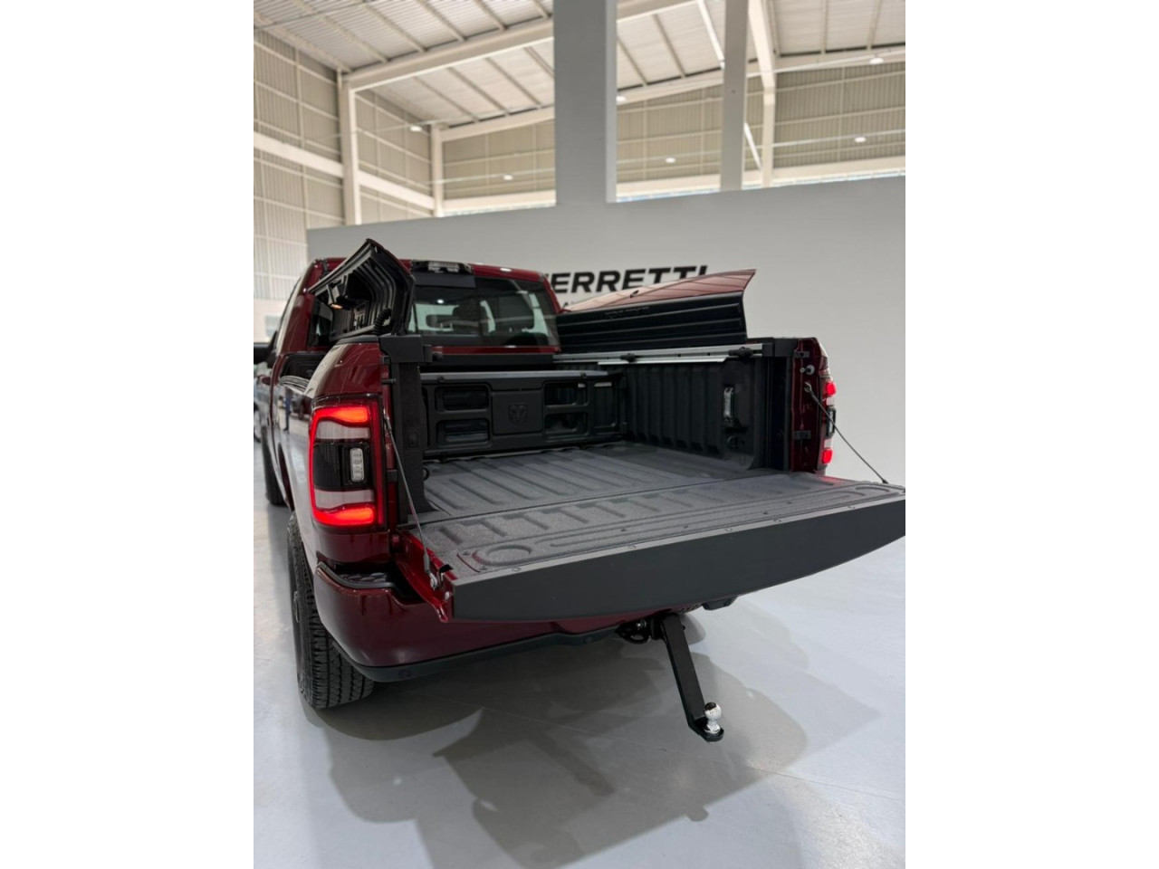 RAM 2500 6.7 I6 24V SLT CABINE DUPLA TURBO DIESEL NIGHT EDITION 4X4 AUTOMÁTICO
