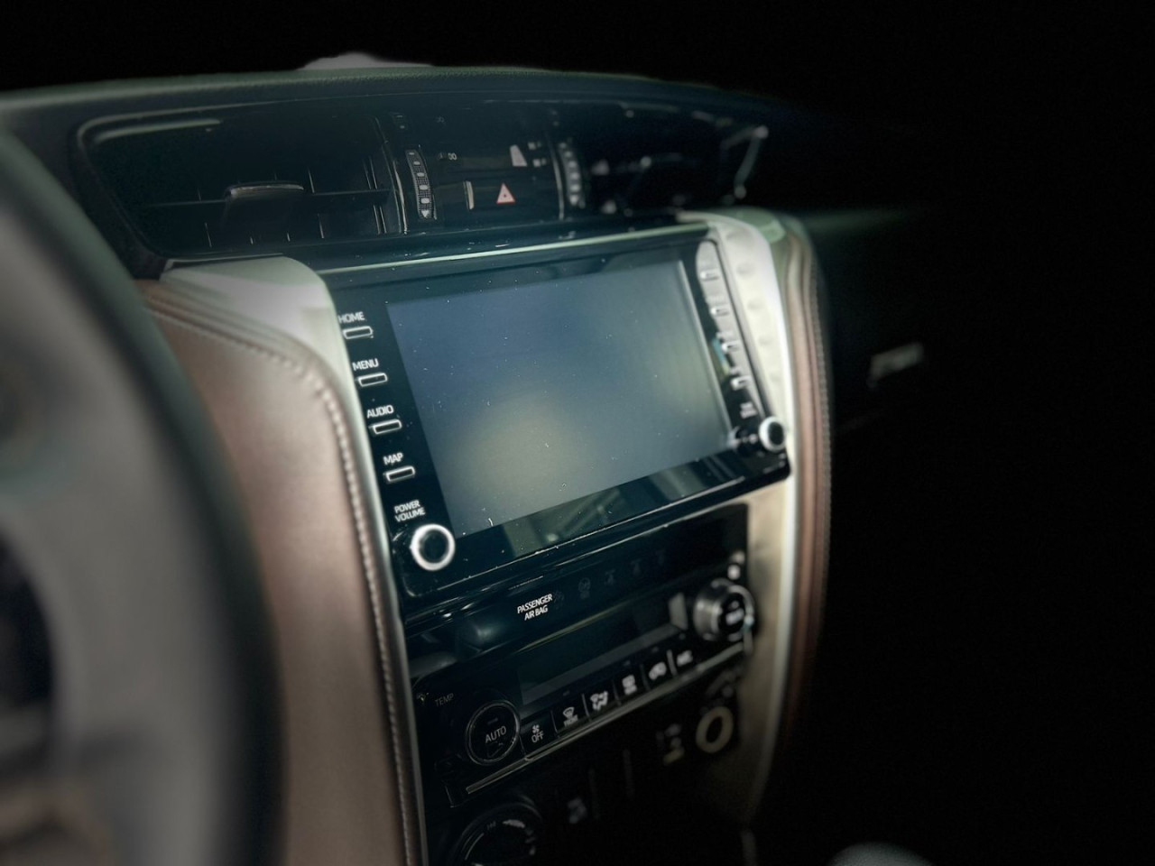 TOYOTA Hilux SW4 2.8 16V 4P SRX 4X4 7 LUGARES TURBO DIESEL AUTOMÁTICO