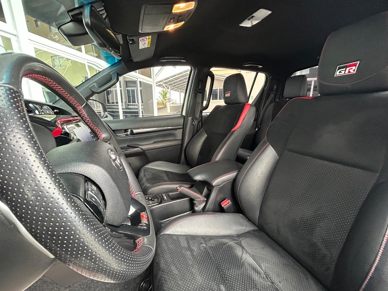 TOYOTA Hilux Caminhonete 2.8 16V GR SPORT 4X4 TURBO DIESEL CABINE DUPLA AUTOMÁTICO