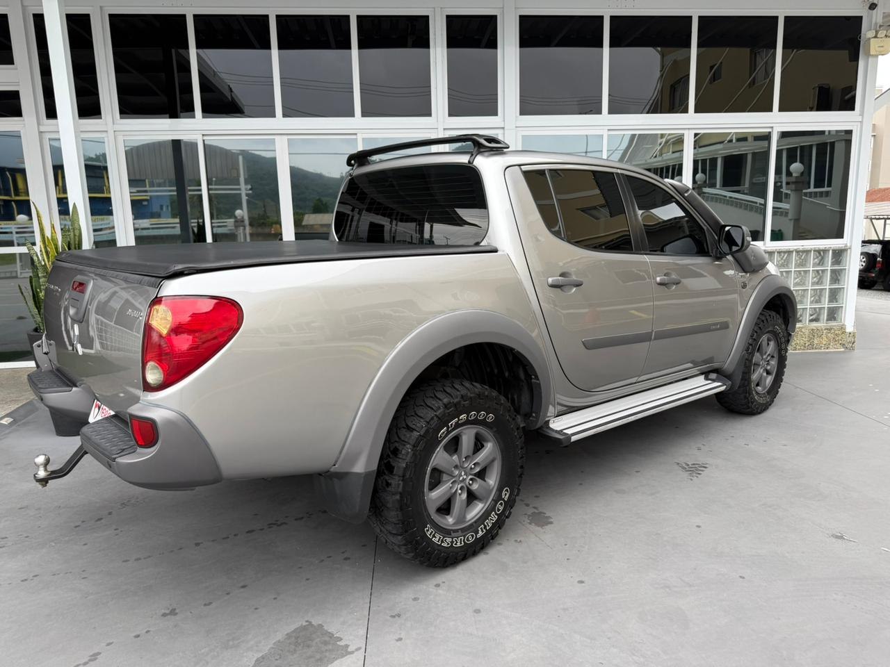 MITSUBISHI L 200 Outdoor 3.2 16V 4X4 CABINE DUPLA TURBO DIESEL INTERCOOLER AUTOMÁTICO