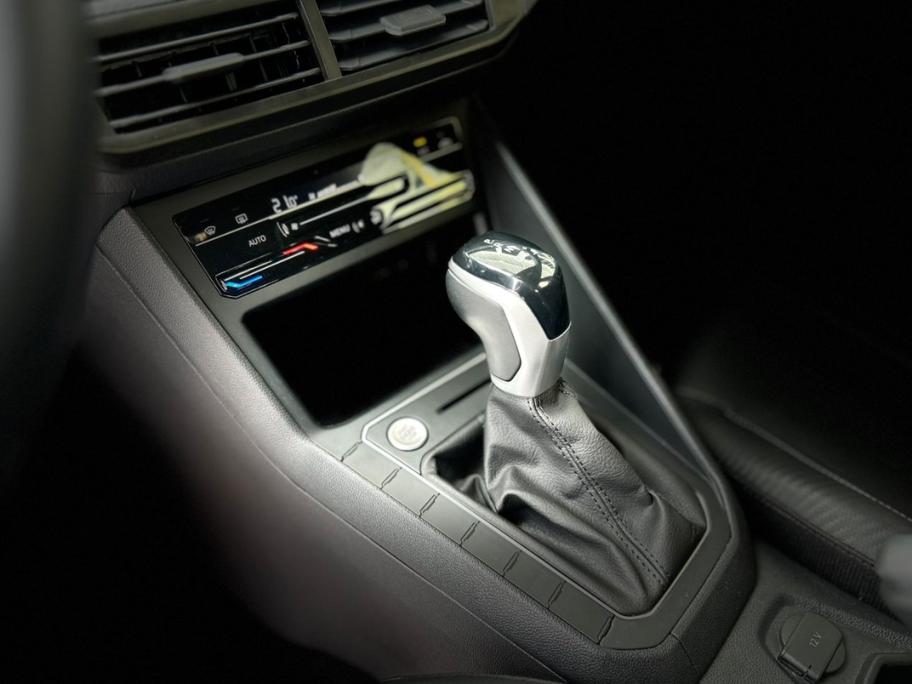 VOLKSWAGEN Nivus 1.0 4P FLEX 200 TSI HIGHLINE TURBO AUTOMÁTICO