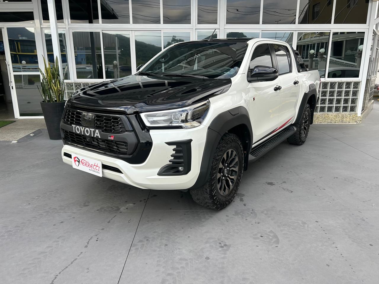 TOYOTA Hilux Caminhonete 2.8 16V GR SPORT 4X4 TURBO DIESEL CABINE DUPLA AUTOMÁTICO