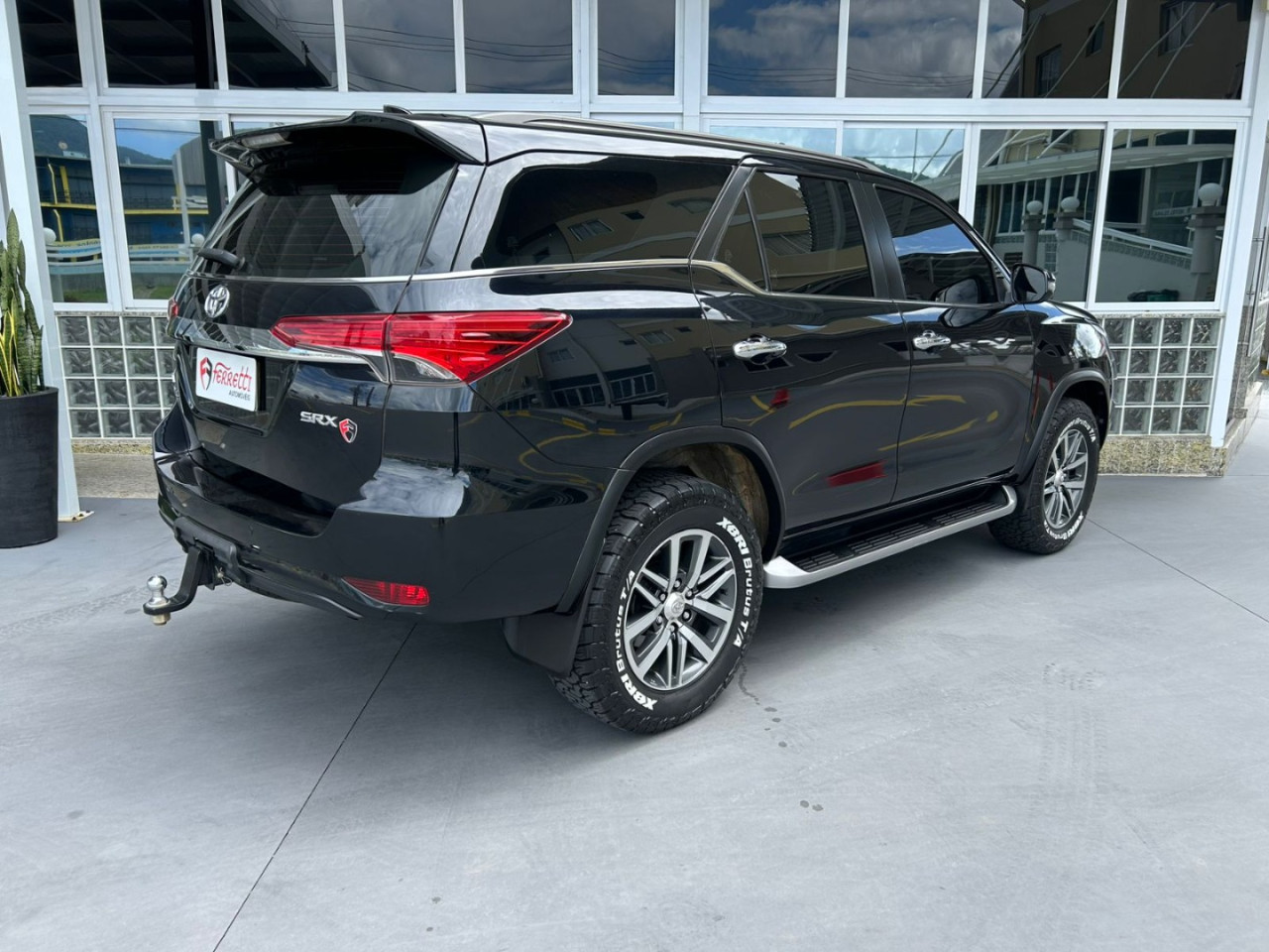 TOYOTA Hilux SW4 2.8 16V 4P SRX 4X4 7 LUGARES TURBO DIESEL AUTOMÁTICO