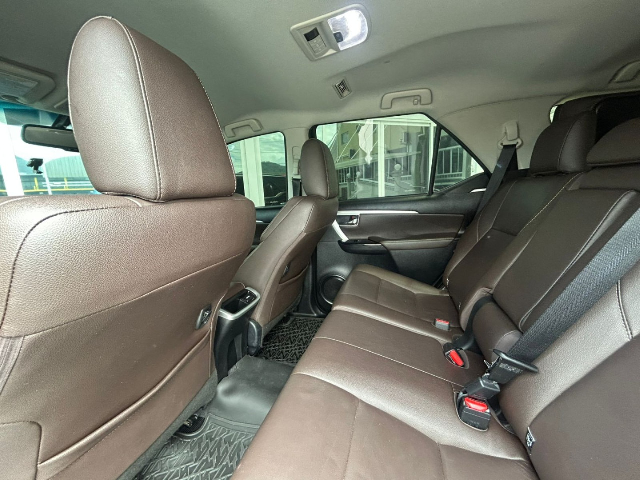 TOYOTA Hilux SW4 2.8 16V 4P SRX 4X4 7 LUGARES TURBO DIESEL AUTOMÁTICO