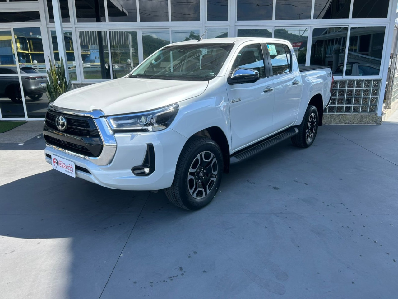 TOYOTA Hilux Caminhonete 2.8 16V SRX 4X4 TURBO DIESEL CABINE DUPLA AUTOMÁTICO