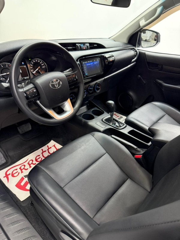 TOYOTA Hilux Caminhonete 2.8 4X4 DIESEL CABINE SIMPLES