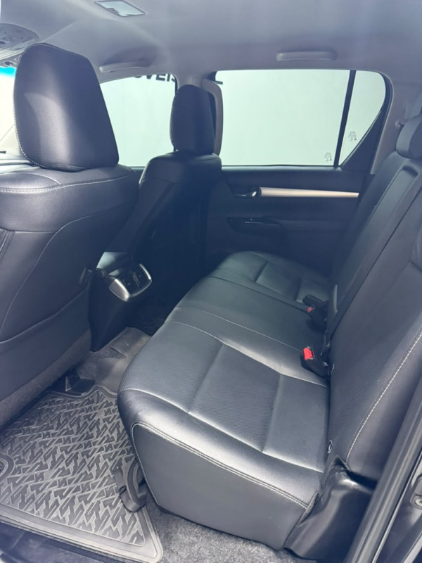 TOYOTA Hilux Caminhonete 2.8 16V SRX 4X4 TURBO DIESEL CABINE DUPLA AUTOMÁTICO