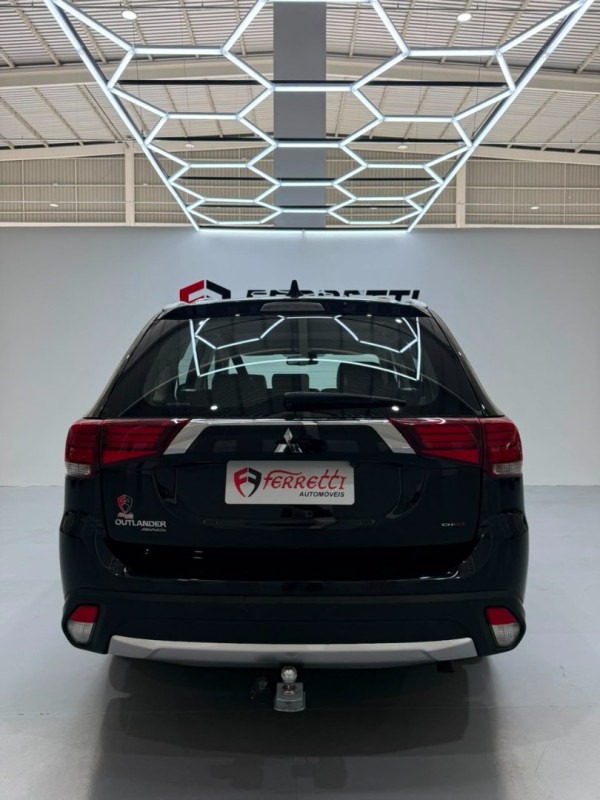 MITSUBISHI Outlander 2.2 16V 4P 4X4 DIESEL AUTOMÁTICO