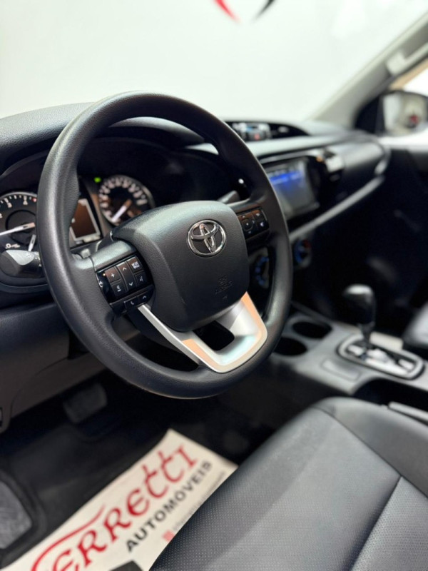 TOYOTA Hilux Caminhonete 2.8 4X4 DIESEL CABINE SIMPLES