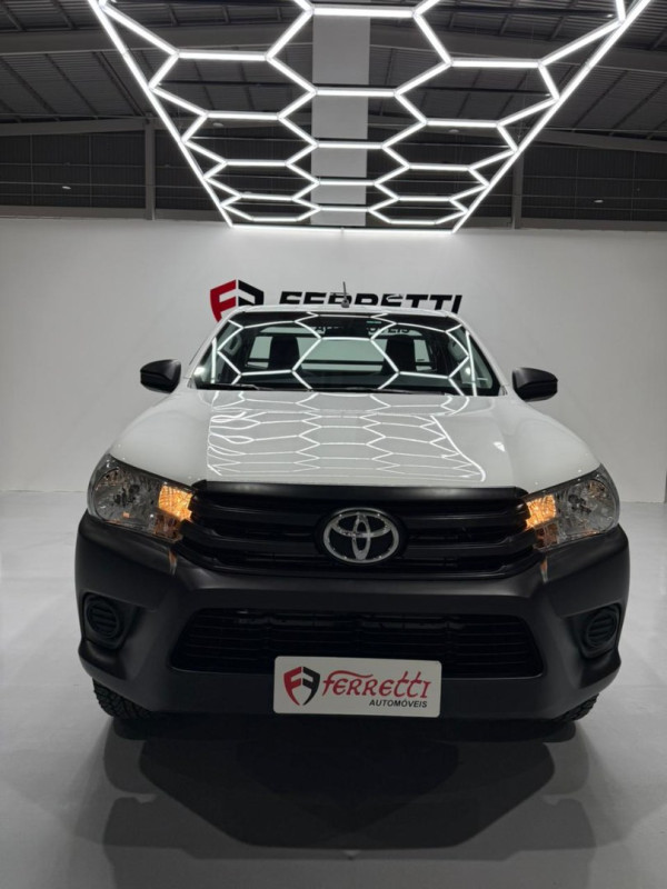 TOYOTA Hilux Caminhonete 2.8 4X4 DIESEL CABINE SIMPLES