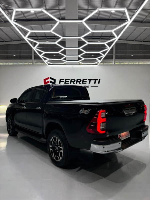 TOYOTA Hilux Caminhonete 2.8 16V SRX 4X4 TURBO DIESEL CABINE DUPLA AUTOMÁTICO