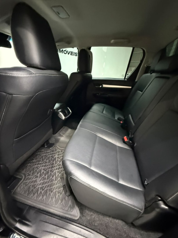TOYOTA Hilux Caminhonete 2.8 16V SRX 4X4 TURBO DIESEL CABINE DUPLA AUTOMÁTICO