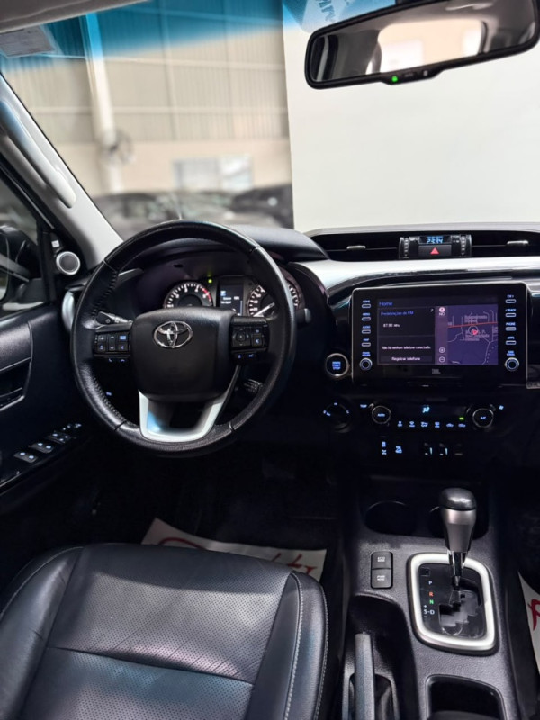 TOYOTA Hilux Caminhonete 2.8 16V SRX 4X4 DIESEL CABINE DUPLA AUTOMÁTICO