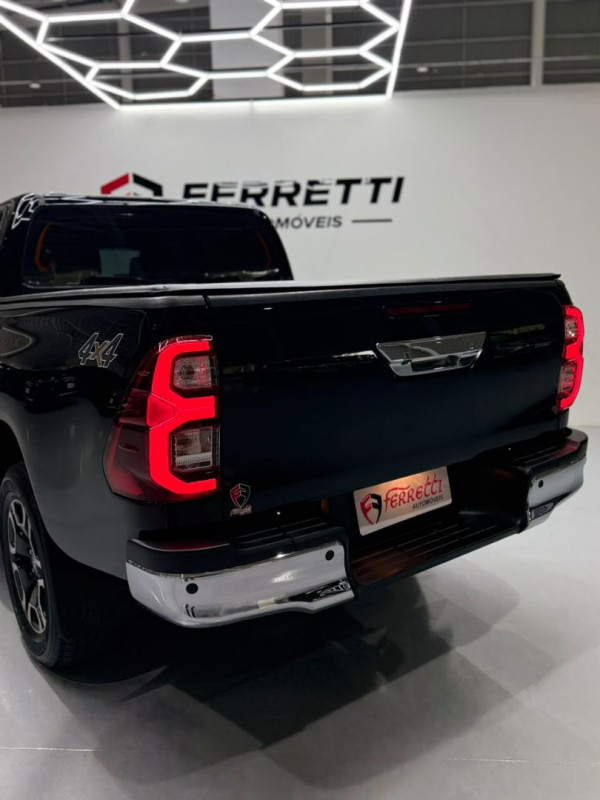 TOYOTA Hilux Caminhonete 2.8 16V SRX 4X4 TURBO DIESEL CABINE DUPLA AUTOMÁTICO