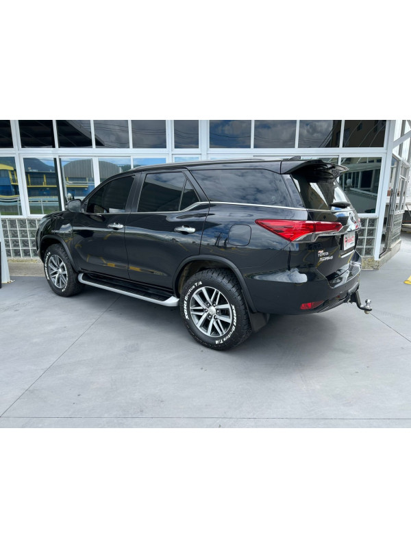 TOYOTA Hilux SW4 2.8 16V 4P SRX 4X4 7 LUGARES TURBO DIESEL AUTOMÁTICO