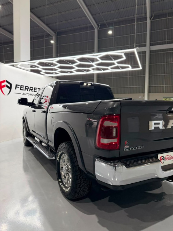 RAM 3500 6.7 I6 LIMITED LARAMIE CABINE DUPLA TURBO DIESEL AUTOMÁTICO