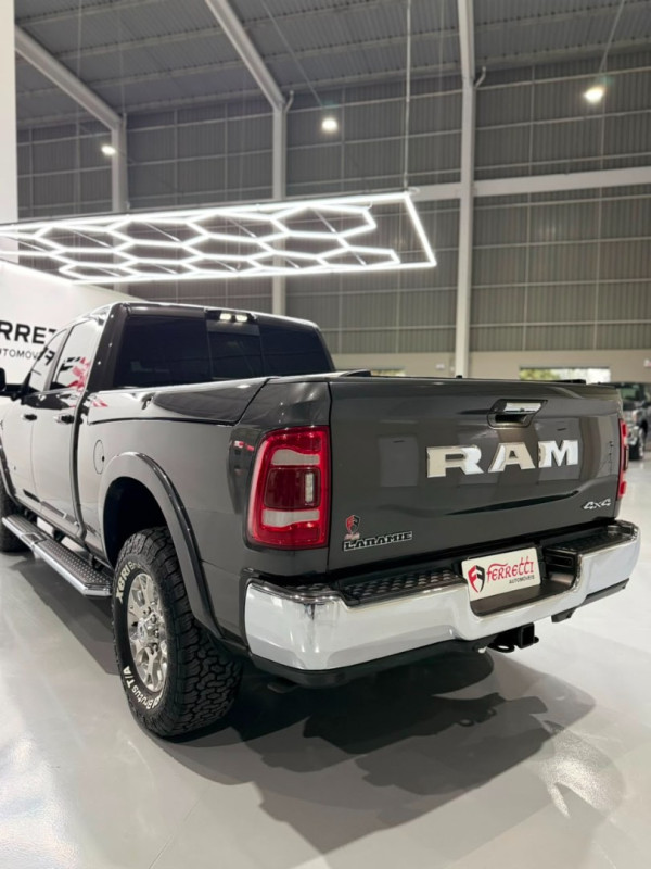 RAM 3500 6.7 I6 LIMITED LARAMIE CABINE DUPLA TURBO DIESEL AUTOMÁTICO