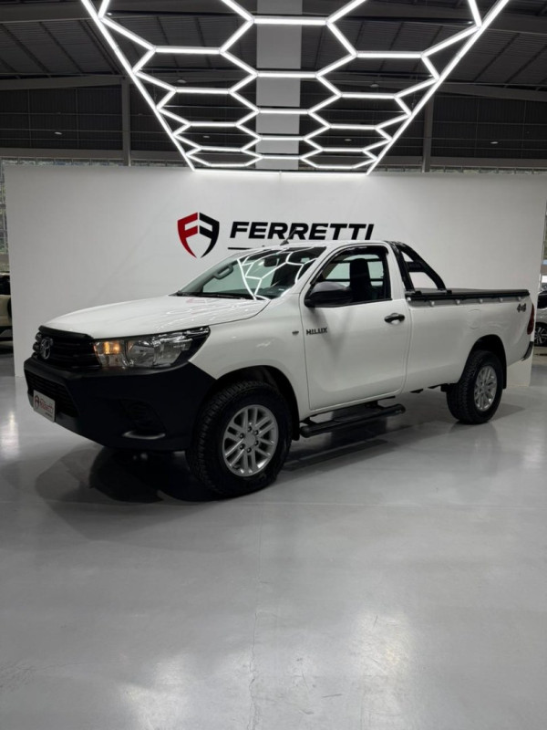 TOYOTA Hilux Caminhonete 2.8 4X4 DIESEL CABINE SIMPLES