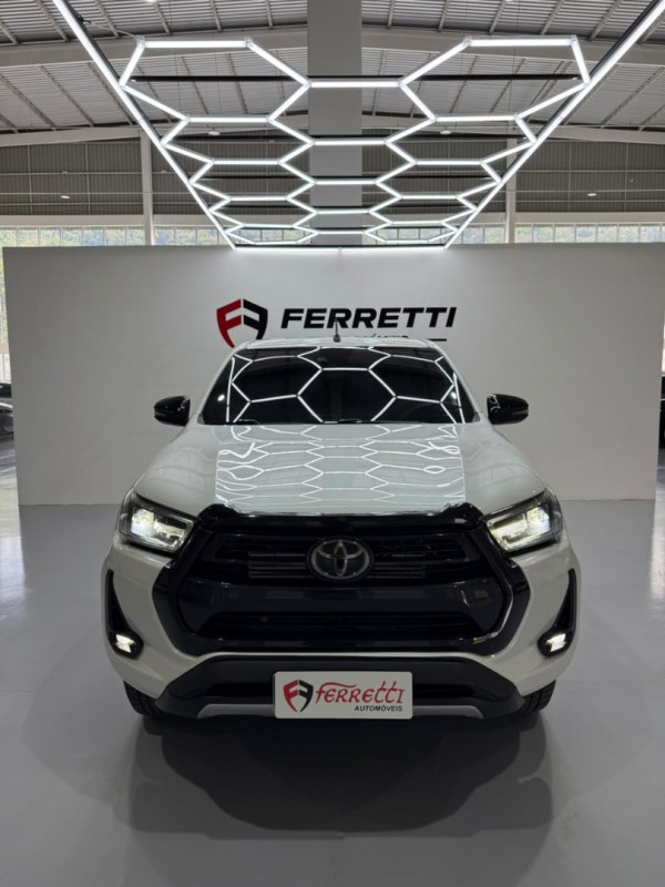 TOYOTA Hilux Caminhonete 2.8 16V SRX 4X4 DIESEL CABINE DUPLA AUTOMÁTICO