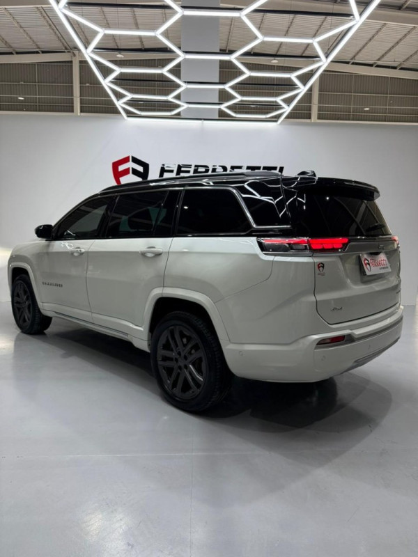 JEEP Commander 2.2 TURBO DIESEL OVERLAND 4X4 AUTOMÁTICO AT9