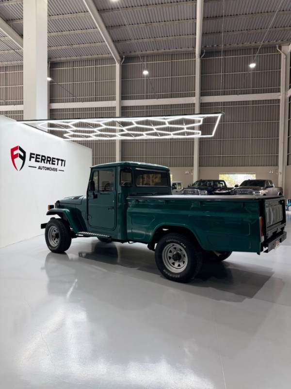 TOYOTA Bandeirante 3.7 4X4 DIESEL TETO RÍGIDO