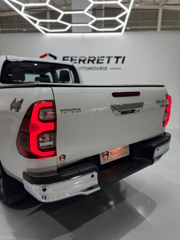 TOYOTA Hilux Caminhonete 2.8 16V SRX 4X4 TURBO DIESEL CABINE DUPLA AUTOMÁTICO