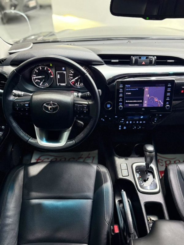 TOYOTA Hilux Caminhonete 2.8 16V SRX 4X4 TURBO DIESEL CABINE DUPLA AUTOMÁTICO