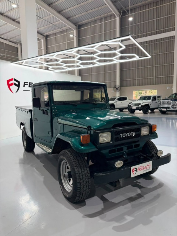 TOYOTA Bandeirante 3.7 4X4 DIESEL TETO RÍGIDO
