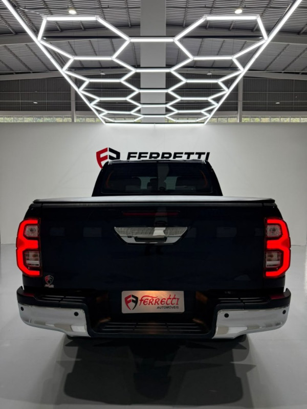 TOYOTA Hilux Caminhonete 2.8 16V SRX 4X4 TURBO DIESEL CABINE DUPLA AUTOMÁTICO